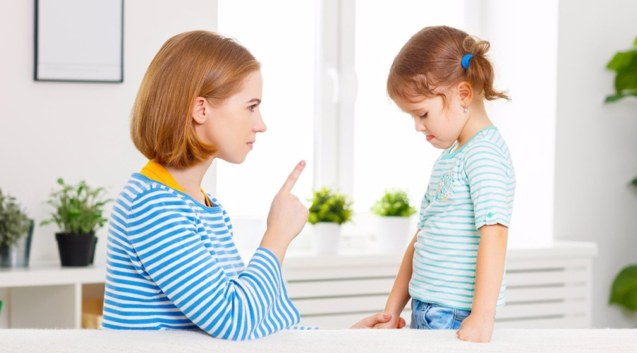 Consejos para manejar la conducta agresiva de niños pequeños en el hogar