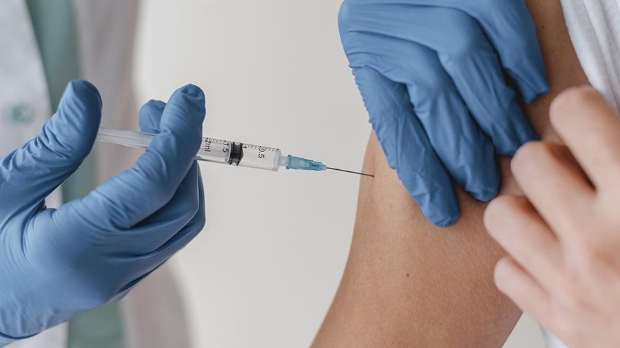 COVID-19: Después de vacunarse se debe continuar con los cuidados
