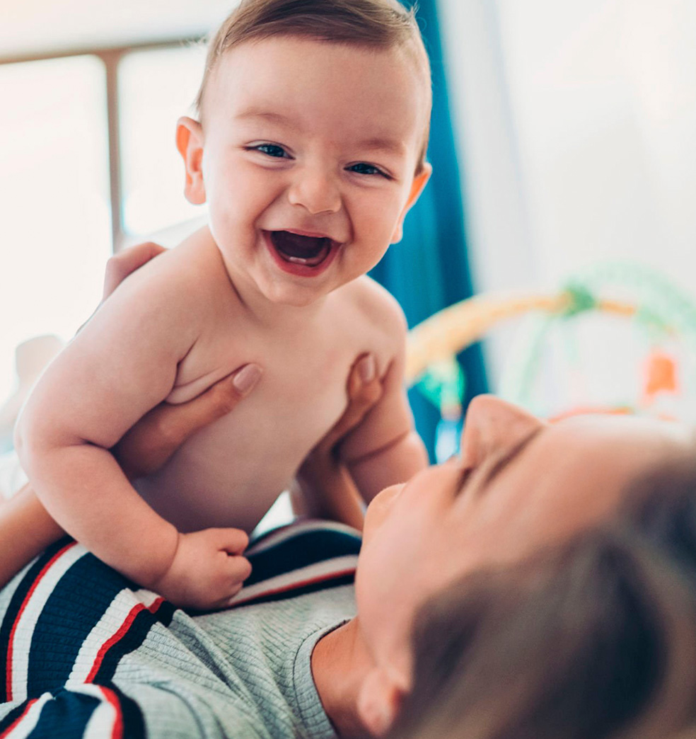 La importancia de jugar con su bebé