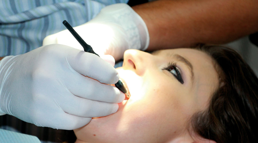 Uso y mantenimiento de los implantes dentales