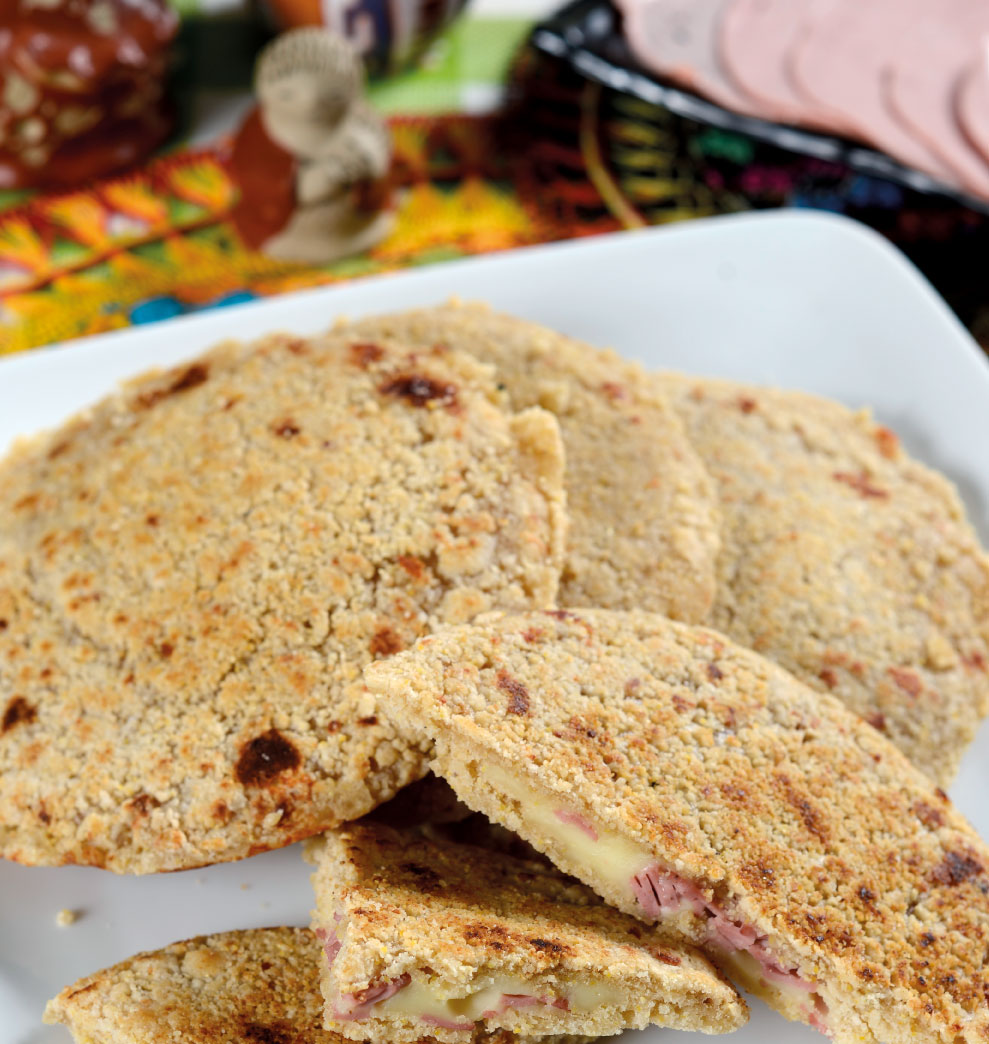 Mbeju mestizo relleno de fiambre parís y queso